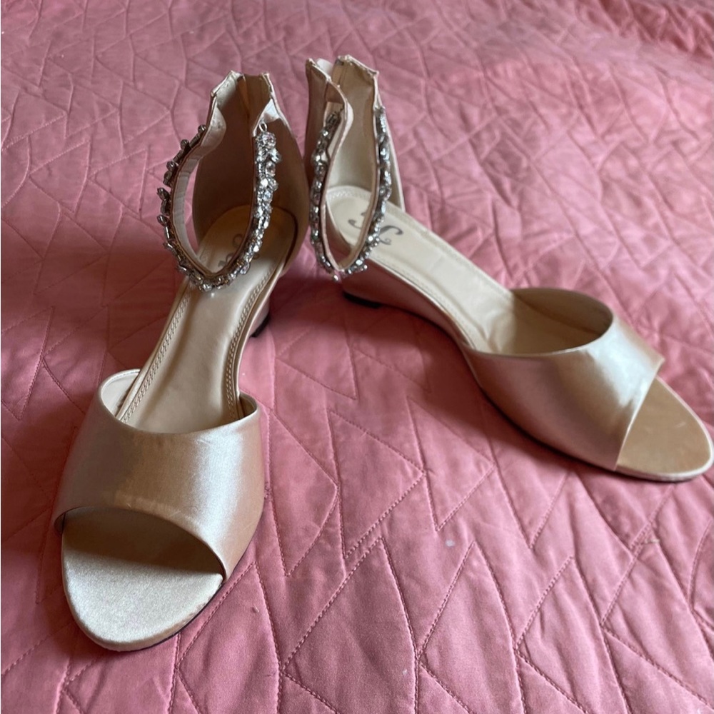 Journee Collection wedge heel